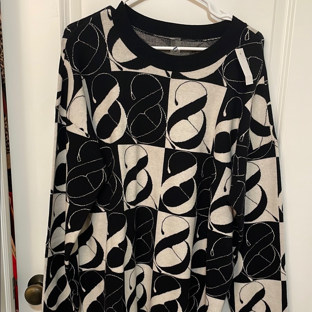 Chic Black and White Patterned Sweater